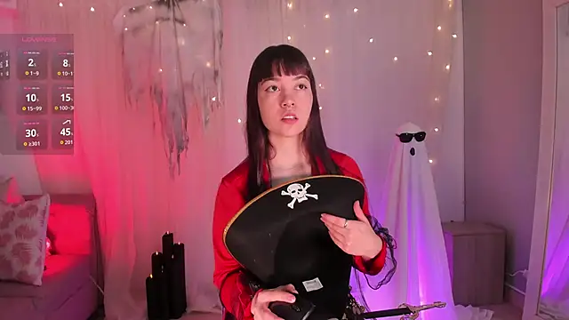 Lia Sweett  online show from October 31, 4:52 pm