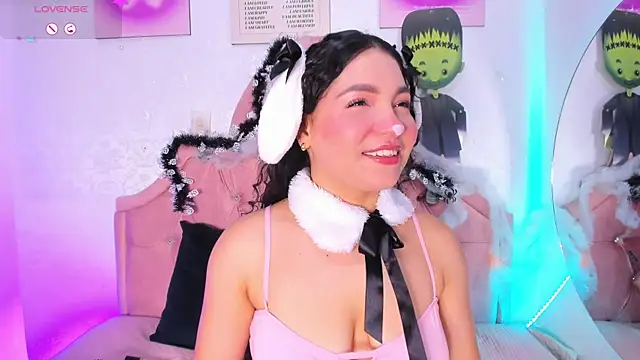 amandalee01 online show from October 31, 7:15 pm