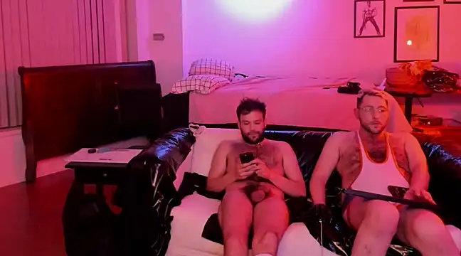 Snapshot of 69woodinson chatting on December 7, 8:11 am 69woodinson online show from December 7, 8:11 am