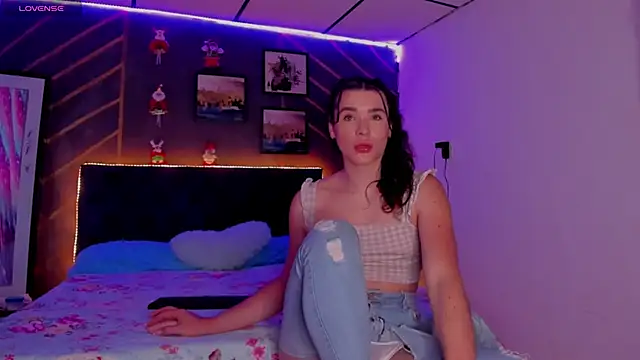 Snapshot of elafranco_ chatting on December 7, 8:05 pm elafranco online show from December 7, 8:05 pm