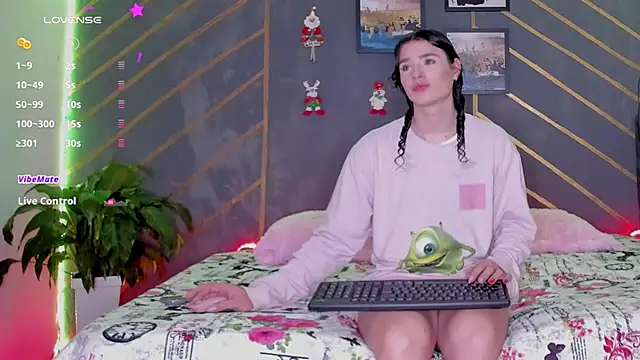 Snapshot of elafranco_ chatting on January 2, 10:05 am elafranco online show from January 2, 10:05 am