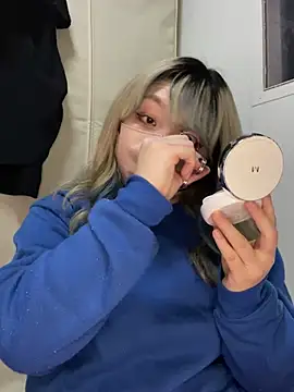 Snapshot of YUNA-yuna chatting on January 6, 1:19 pm YUNA-yuna online show from January 6, 1:19 pm