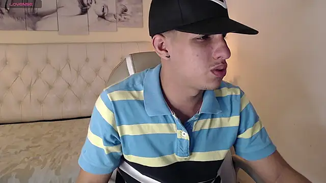 Snapshot of Jheidertwink chatting on January 13, 3:23 am Jheidertwink online show from January 13, 3:23 am