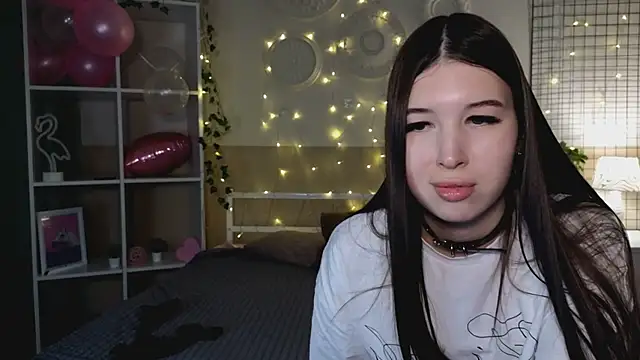 DellaRose online show from December 15, 6:29 am