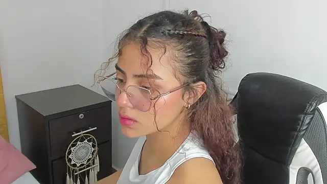 Snapshot of yaya23x chatting on January 13, 7:31 pm yaya23x online show from January 13, 7:31 pm