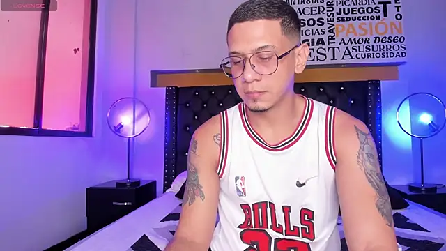 JoshMillerr  online show from March 10, 8:01 pm