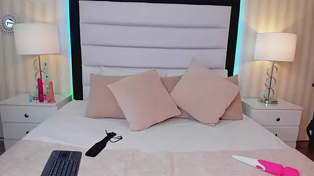 Snapshot of GenessisLee chatting on December 12, 7:37 pm GenessisLee online show from December 12, 7:37 pm