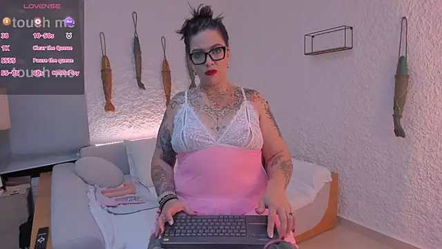 Snapshot of poisson_ivy chatting on February 11, 4:22 am poisson ivy online show from February 11, 4:22 am