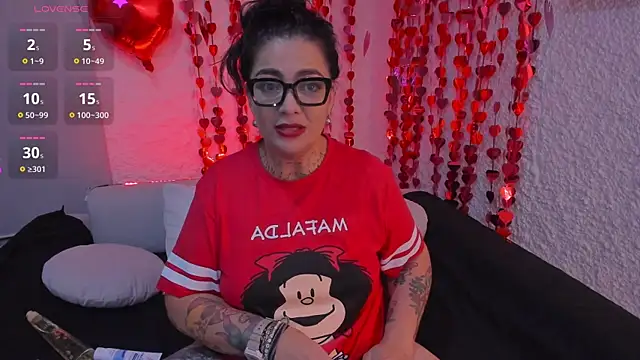 Snapshot of poisson_ivy chatting on February 14, 10:38 am poisson ivy online show from February 14, 10:38 am