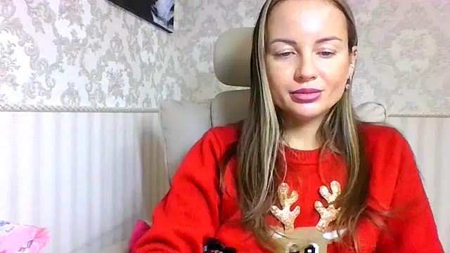 Snapshot of jennifer838 chatting on December 14, 2:33 pm jennifer838 online show from December 14, 2:33 pm