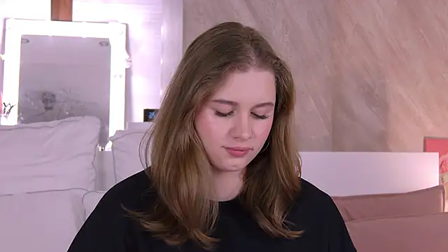 Snapshot of EllieHayes chatting on October 17, 5:26 pm EllieHayes online show from October 17, 5:26 pm