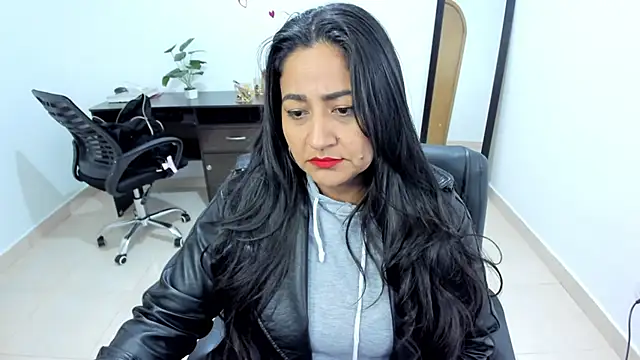Snapshot of Adele_Sweett chatting on February 15, 12:22 pm Adele Sweett online show from February 15, 12:22 pm