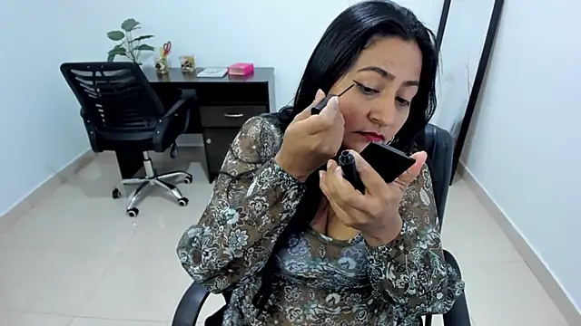 Snapshot of Adele_Sweett chatting on February 20, 12:15 pm Adele Sweett online show from February 20, 12:15 pm