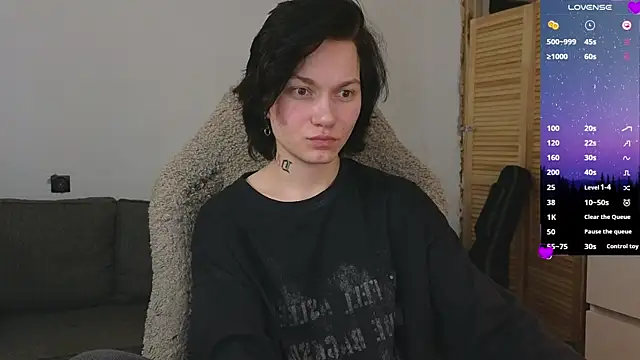 esajukyy online show from April 14, 4:24 pm