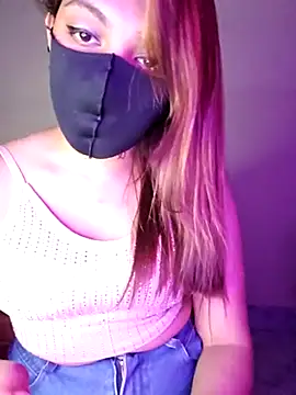 Snapshot of Olivia3 chatting on March 2, 9:43 pm Olivia3 online show from March 2, 9:43 pm