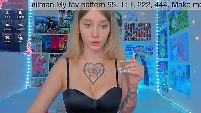 Snapshot of AliceMilman chatting on December 27, 11:39 am AliceMilman online show from December 27, 11:39 am