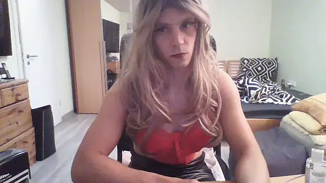 Snapshot of Kinky-Kristina chatting on September 16, 7:37 pm Kinky-Kristina online show from September 16, 7:37 pm