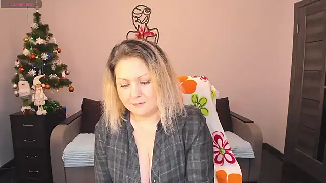 Snapshot of Milana_Blake chatting on December 24, 10:11 am Milana Blake online show from December 24, 10:11 am