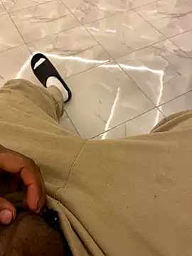 Snapshot of Lahcene chatting on December 1, 10:59 pm Lahcene online show from December 1, 10:59 pm