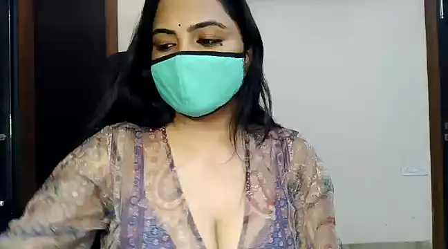 Snapshot of Hritvika chatting on February 21, 12:39 pm Hritvika online show from February 21, 12:39 pm