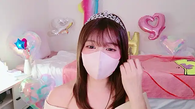 Snapshot of Runarunapi chatting on December 15, 12:20 pm Runarunapi online show from December 15, 12:20 pm