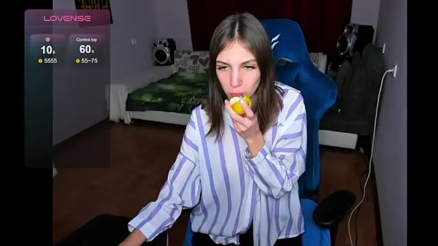 Snapshot of Venera66615 chatting on December 29, 4:51 pm Venera66615 online show from December 29, 4:51 pm