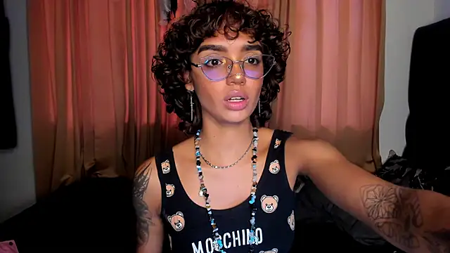 Snapshot of slutty_venus chatting on October 23, 10:19 pm slutty venus online show from October 23, 10:19 pm