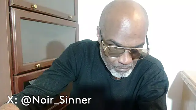 Snapshot of sinnernoir chatting on April 21, 5:14 am sinnernoir online show from April 21, 5:14 am