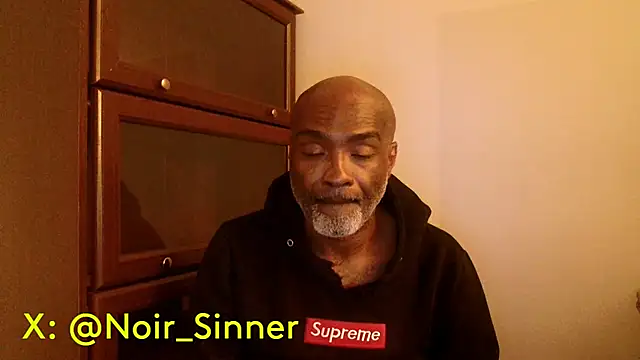 Snapshot of sinnernoir chatting on April 23, 3:41 am sinnernoir online show from April 23, 3:41 am