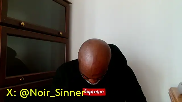 Snapshot of sinnernoir chatting on April 26, 8:06 pm sinnernoir online show from April 26, 8:06 pm