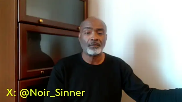 Snapshot of sinnernoir chatting on May 1, 5:17 pm sinnernoir online show from May 1, 5:17 pm