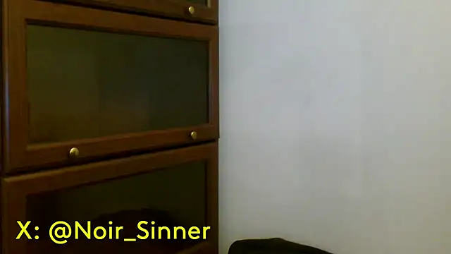 Snapshot of sinnernoir chatting on May 7, 1:22 am sinnernoir online show from May 7, 1:22 am