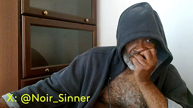 Snapshot of sinnernoir chatting on May 11, 12:55 pm sinnernoir online show from May 11, 12:55 pm