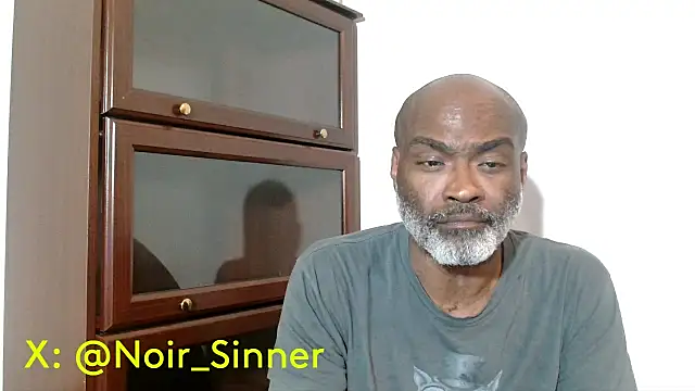 Snapshot of sinnernoir chatting on May 12, 6:21 am sinnernoir online show from May 12, 6:21 am