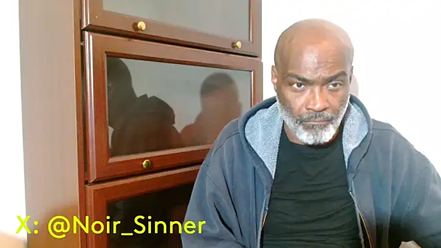 Snapshot of sinnernoir chatting on May 16, 8:55 am sinnernoir online show from May 16, 8:55 am