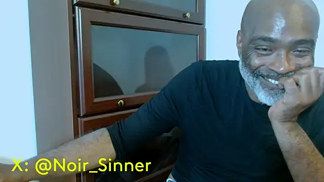 Snapshot of sinnernoir chatting on May 16, 10:41 pm sinnernoir online show from May 16, 10:41 pm
