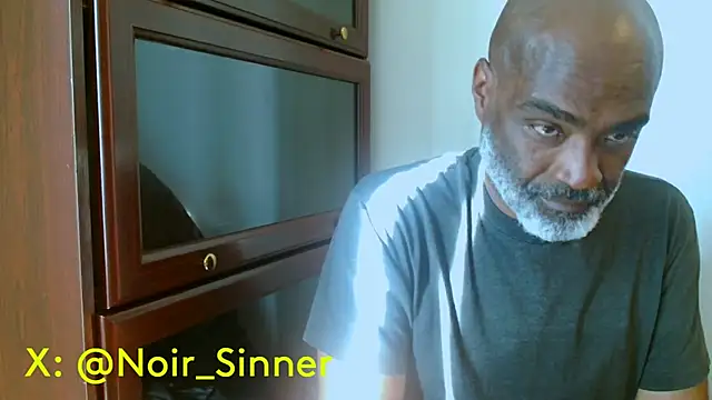Snapshot of sinnernoir chatting on May 17, 9:44 pm sinnernoir online show from May 17, 9:44 pm