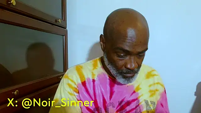 Snapshot of sinnernoir chatting on May 19, 1:22 am sinnernoir online show from May 19, 1:22 am