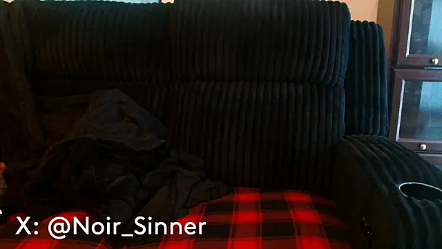 Snapshot of sinnernoir chatting on June 1, 12:29 pm sinnernoir online show from June 1, 12:29 pm