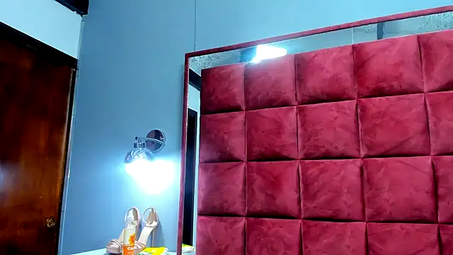 PENELOPELEWISs online show from March 9, 11:03 am