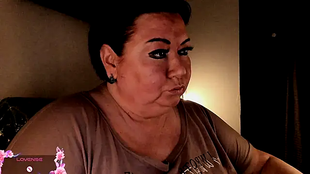 SexxyDreams1 online show from September 14, 5:28 am