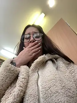 Snapshot of VikiDemi chatting on December 14, 10:24 am VikiDemi online show from December 14, 10:24 am