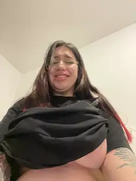 Snapshot of VikiDemi chatting on February 25, 7:36 pm VikiDemi online show from February 25, 7:36 pm