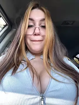 Snapshot of VikiDemi chatting on October 3, 6:10 am VikiDemi online show from October 3, 6:10 am