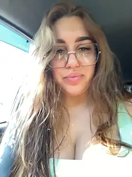 Snapshot of VikiDemi chatting on October 22, 6:35 am VikiDemi online show from October 22, 6:35 am