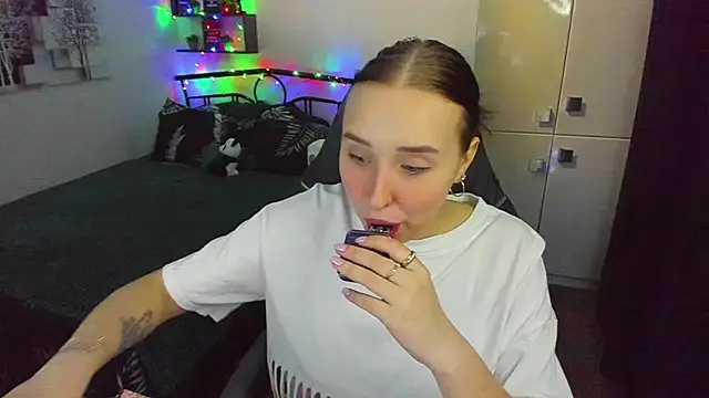 LinaTruly online show from February 23, 10:40 pm