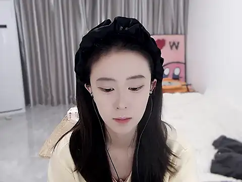 Snapshot of LOLO-yaya chatting on December 17, 7:18 am LOLO-yaya online show from December 17, 7:18 am