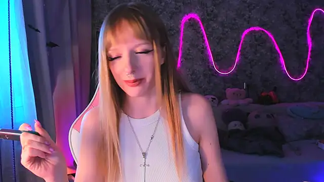 Snapshot of Inma_Lewdness chatting on December 13, 9:13 am Inma Lewdness online show from December 13, 9:13 am