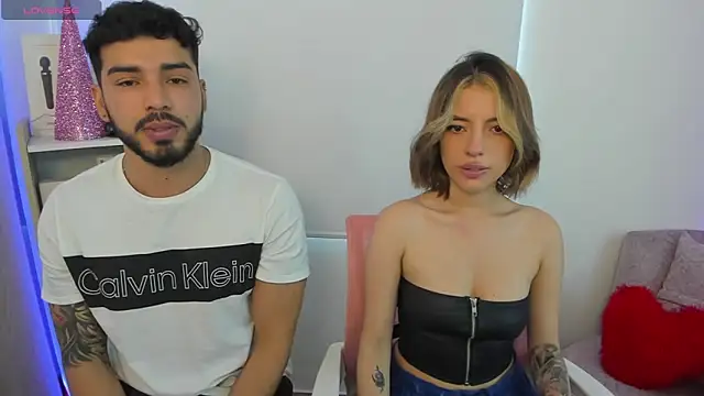 Snapshot of savage_sweethearts chatting on December 30, 5:23 pm savage sweethearts online show from December 30, 5:23 pm