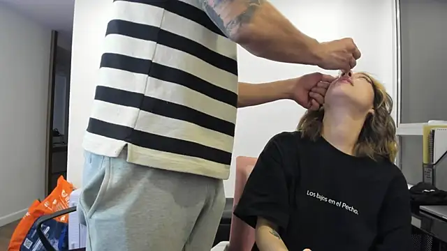 Snapshot of savage_sweethearts chatting on January 27, 1:48 am savage sweethearts online show from January 27, 1:48 am